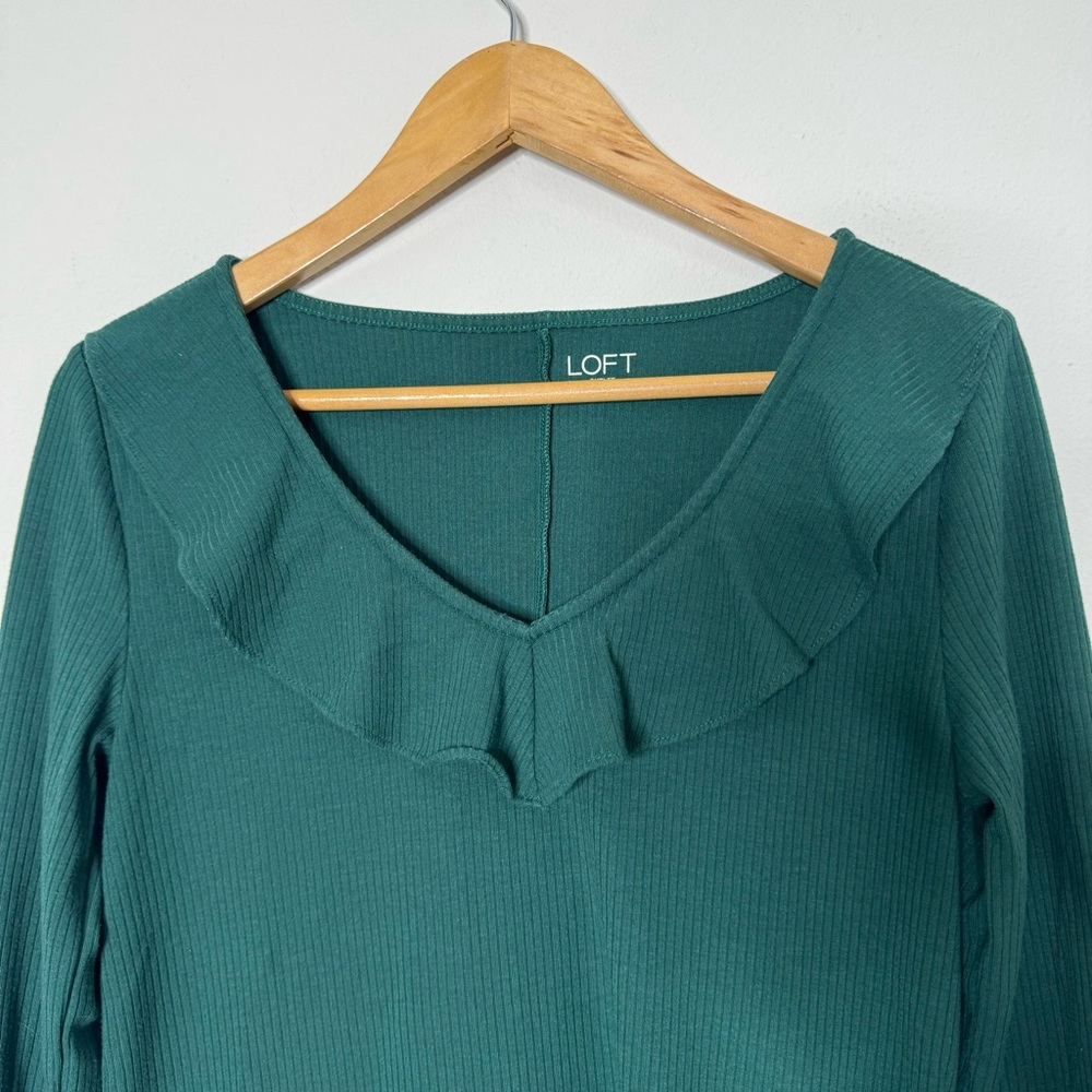 Loft Ruffle Neckline Green Ribbed Long Sleeve Blouse Size Medium - Picture 4 of 7